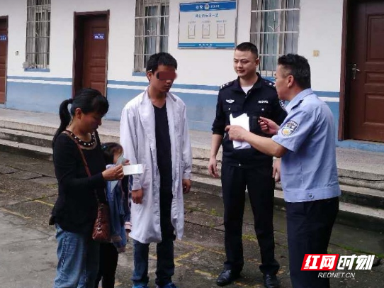 疑似精神病男子走失数日竟爬上列车 长铁警方及时救助并送其回家