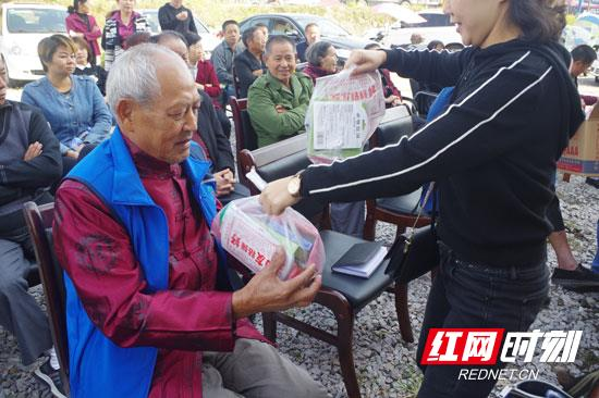 市卫计委深入田家台社区开展主题党日和“三联四建”活动