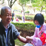 免费体检进社区  为老年人送服务