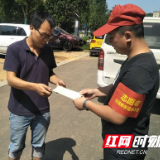 志愿者兵分两路发条例 传播文明行为树新风