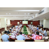 当好“服务员”，让“两个年”成为名副其实的落实年