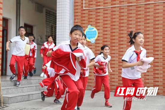 慈利金慈实验小学：6000师生5分钟完成应急疏散演练