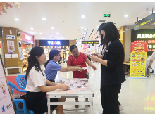 凤凰县市监局开展药品、化妆品安全科普宣传活动