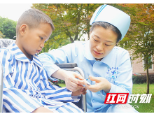 暖新闻丨“请允许我，叫您一声妈妈！”