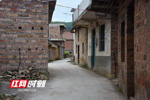 新田县三井镇古牛岗村一角_副本.jpg 新田县三井镇古牛岗村一角_副本.jpg