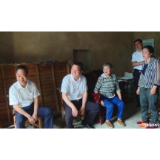 贫困户家里来了“不速之客”……