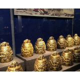参观文物，不妨放慢脚步