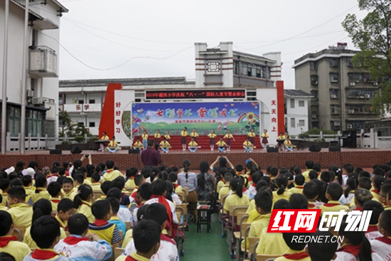 张家界澧滨小学举办庆“六一”文艺汇演活动 