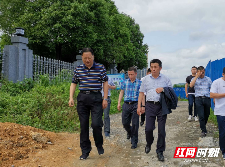 ​袁美南：对标列出问题清单 全力以赴打好创卫攻坚战