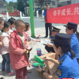 吉首:志愿者关爱留守儿童 播撒爱心阳光
