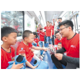 萌娃“探班”地铁工地