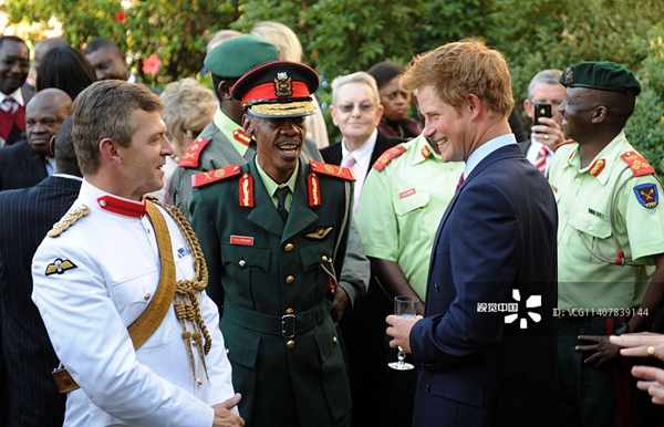 英哈里王子访问非洲国家博茨瓦纳.jpg