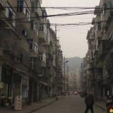 低层住户意见大 老旧小区加装电梯如何不再难？