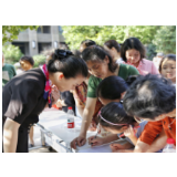 社区邻里情 端午暖人心