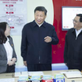 央视快评丨推行垃圾分类 践行绿色发展