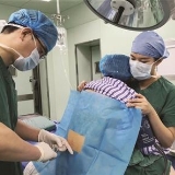 护士“熊抱”170斤心衰产妇完成麻醉