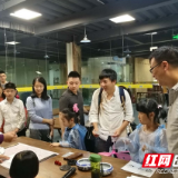 书声朗朗绕梁音 华服加身古韵存