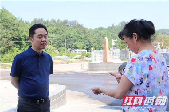 刘卫兵调研产业就业扶贫工作