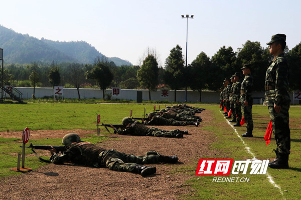 4自动步枪射击_副本.jpg