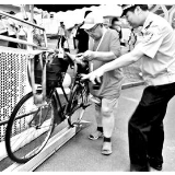 北京自行车专用道试运行 3天劝返8069名行人