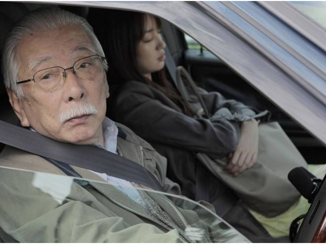 调查：日本高龄老人驾车比例高或因公共交通不便