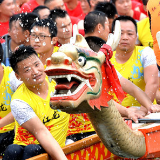 迎端午 娄底8支龙舟队伍水上激战