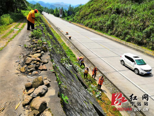 宁远县公路建设养护中心掀起养护劳动竞赛高潮 拷贝.jpg