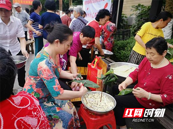 湘绣社区粽叶飘香品端午 浓情相聚邻里情活动.jpg