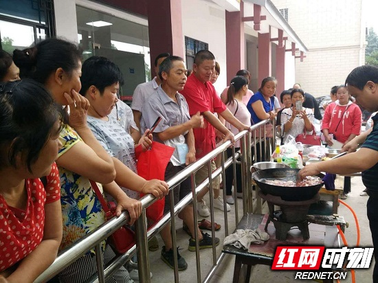 慈利县岩泊渡镇开展“中式烹调师”技能培训  拓宽贫困户就业创业之路