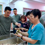 端午撞上“高考季” 社区上演最浪漫告白