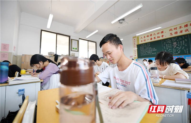 組圖帶你回到高考備戰中_圖片新聞_郴州站