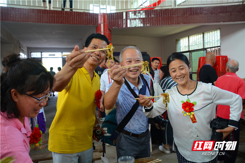 桂阳：村民自办酸菜节 拓宽精准扶贫新路径