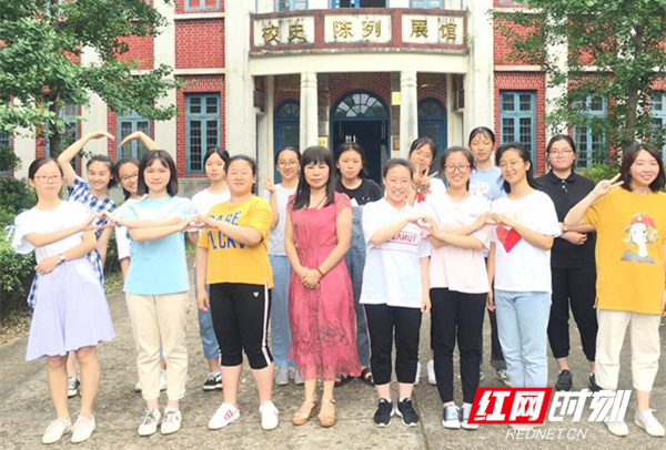 湖南省优秀教师唐红鹰：严慈贵相济 育人重育心