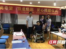 长沙古汉城社区携手爱心企业慰问22户贫困家庭
