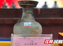 中国文化和自然遗产日：新田市民向政府捐赠18件珍贵文物