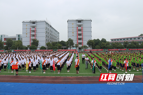 学生方阵.JPG