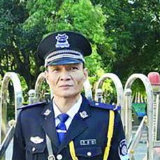 厦大51岁保安5年通过40多门考试，将获厦大法学学士学位