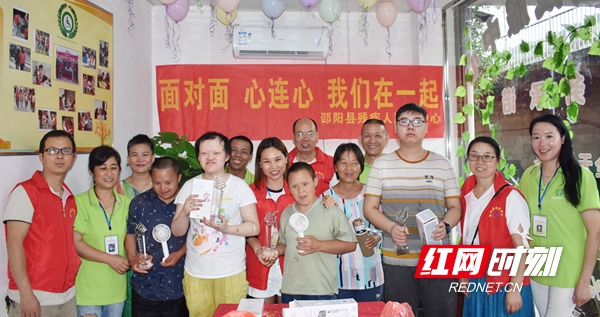 邵阳县残疾人居家托养中心开展包粽子迎端午活动
