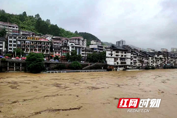 绥宁县普降大到暴雨  紧急转移群众7600人