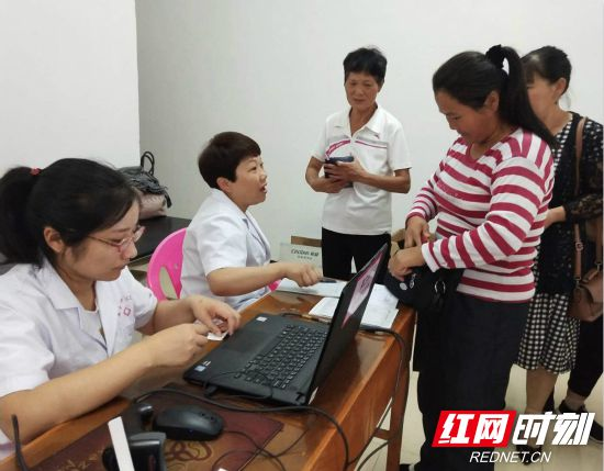 慈利县岩泊渡镇：“两癌”免费普查 情暖“半边天”