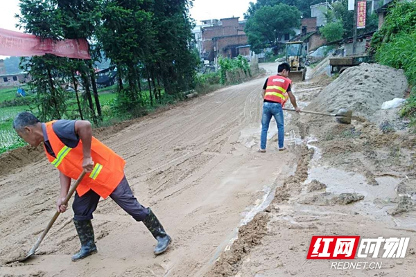 邵阳隆回公路局：及时抢险保畅通