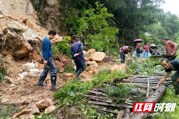 城步县五团镇全力抢险抗洪救灾