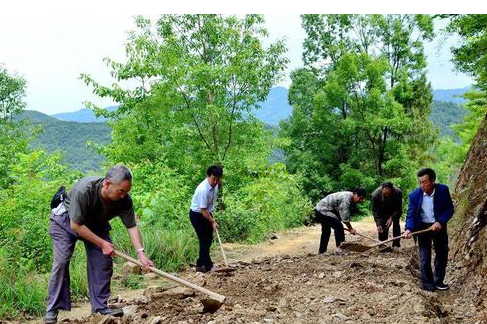 当代愚公！67岁老人李永耀花光养老钱为村民修路