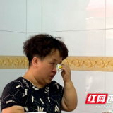 “袖珍”老板自拆违章摊位 社区联系爱心铺面助她创业