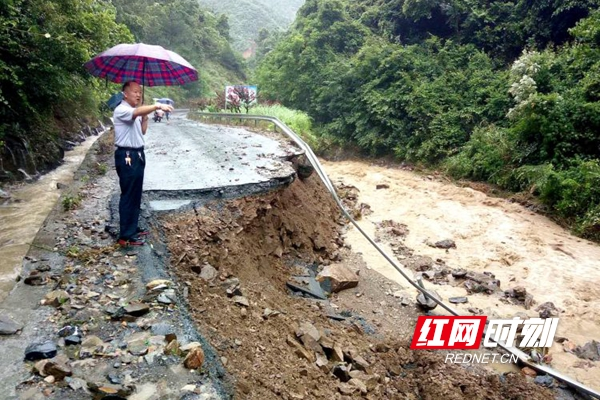 绥宁县党员干部投身抗洪救灾第一线