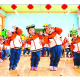 孩子们为何仍唱着“上了年纪”的儿歌