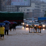 南方暴雨致78万户停电 万人抢修恢复超九成