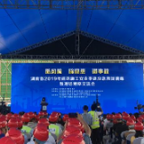 视频 | 两颗螺栓引发施工电梯“坠落” 安全事故应急救援演练敲警钟 