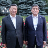 习近平会见吉尔吉斯斯坦总统