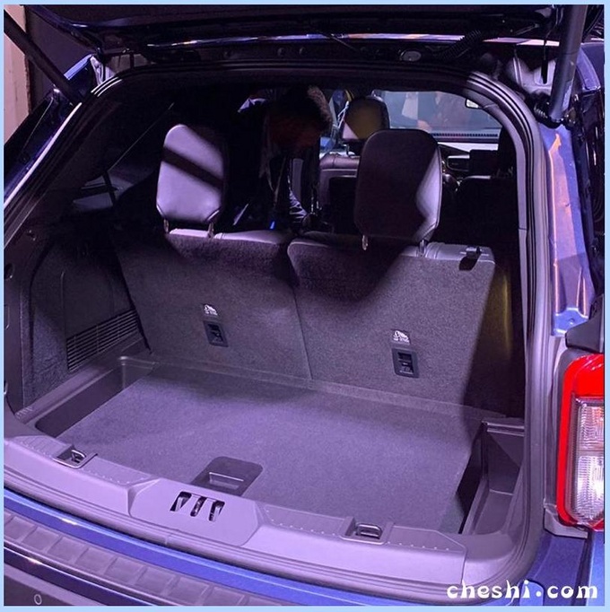 福特全新探险者实拍曝光 内配竖状大屏/年内国产-图7